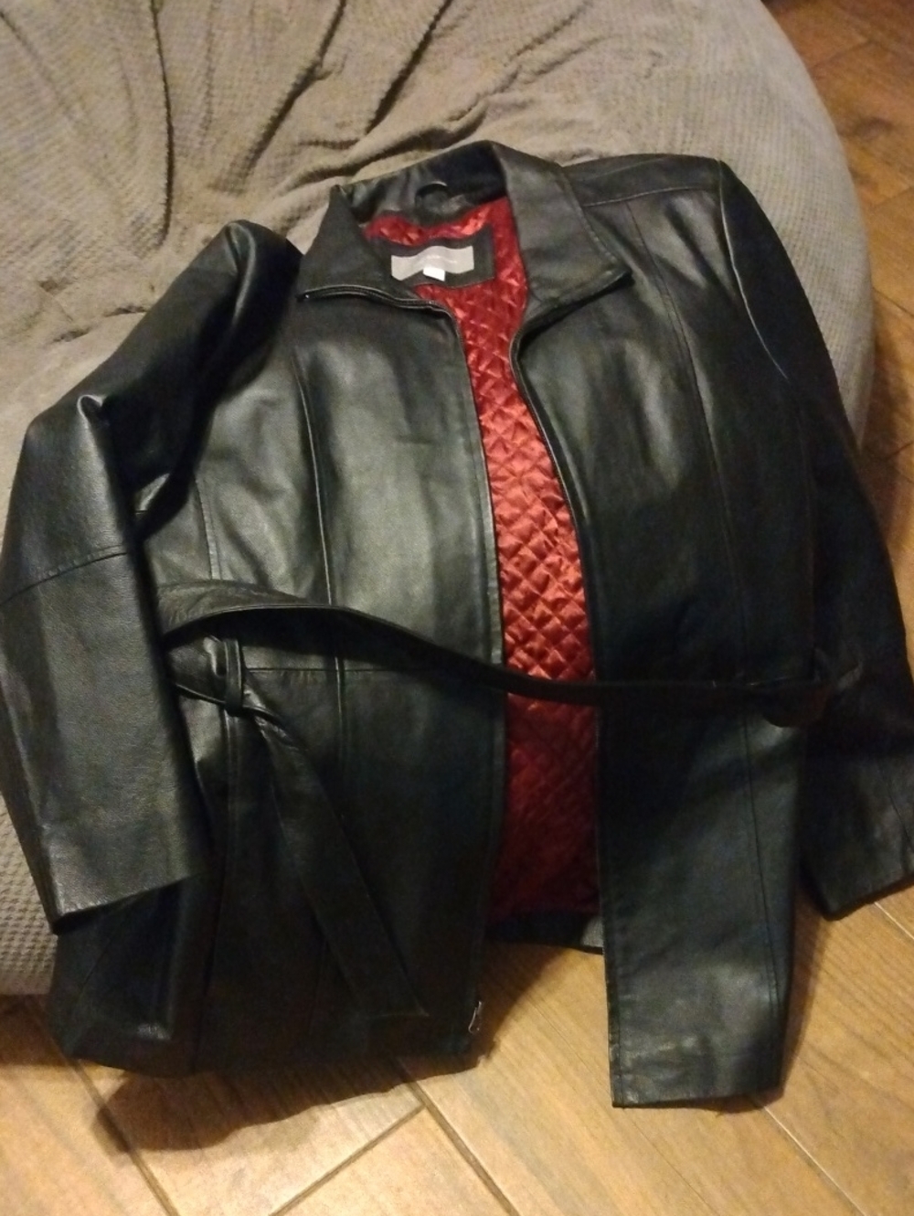 Crown & Barrow Women's Black & Red Belted Jacket